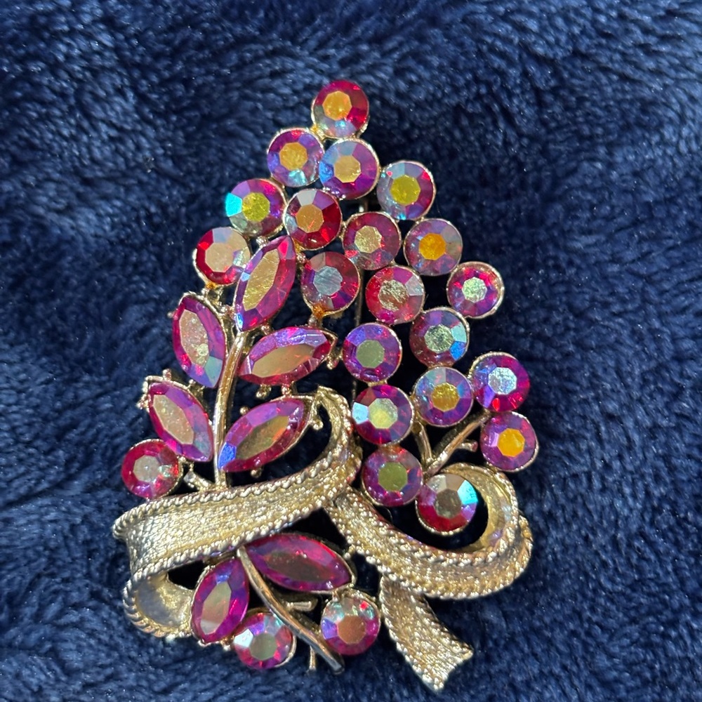 Unmarked Silver tone pink plum Brooch Beautiful! EUC